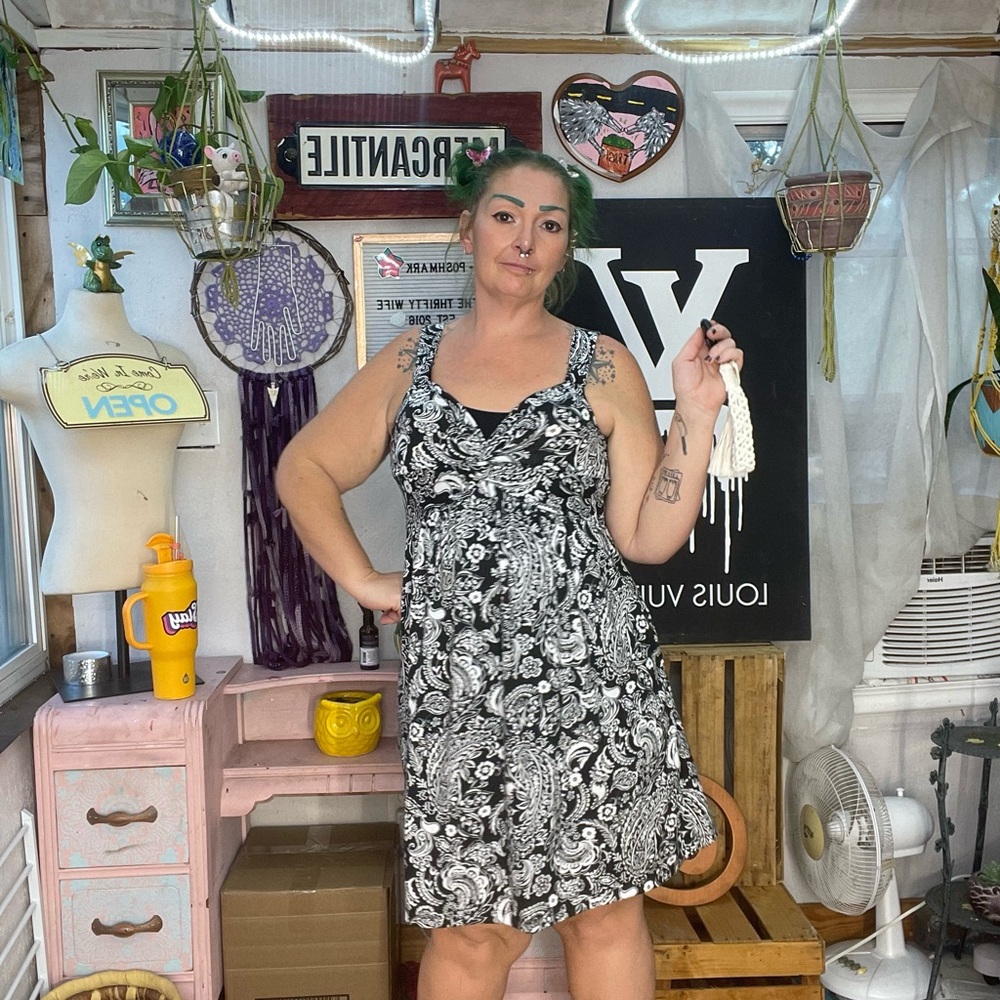 Jamie & Layla Black and White Scoop Neck Sleeveless Mini Dress Size Medium